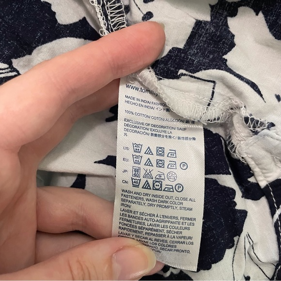 Tommy Hilfiger Classic Fit White and Navy Cotton Floral Button Down Shirt Large - Picture 7 of 7